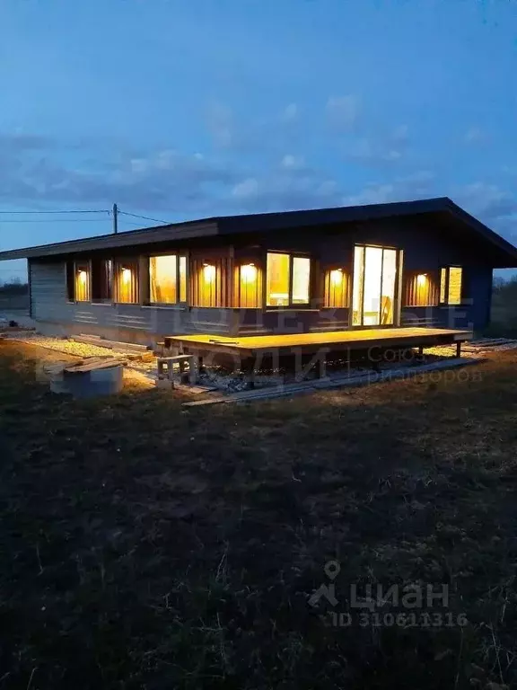 Дом в Новгородская область, Новгородский район, Савинское с/пос, д. ... - Фото 1