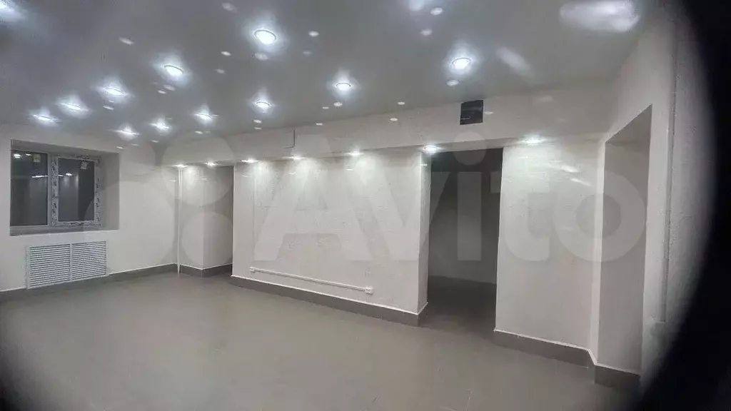 Помещение свободного назначения 32,5м2 в цокольном - Фото 1