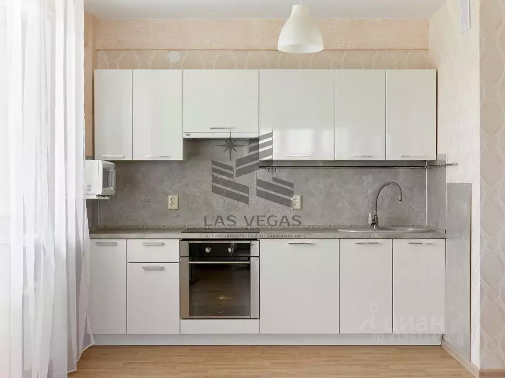2-к кв. Татарстан, Казань ул. Бари Галеева, 8Ак2 (82.5 м) - Фото 0