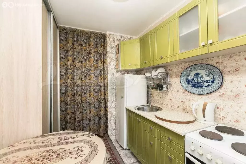 Квартира-студия: Тюмень, улица Щорса, 1А (13 м) - Фото 1