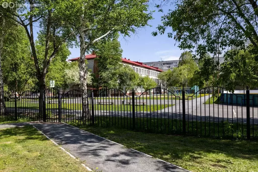 2-комнатная квартира: Тюмень, улица Николая Фёдорова, 1 (51 м) - Фото 0