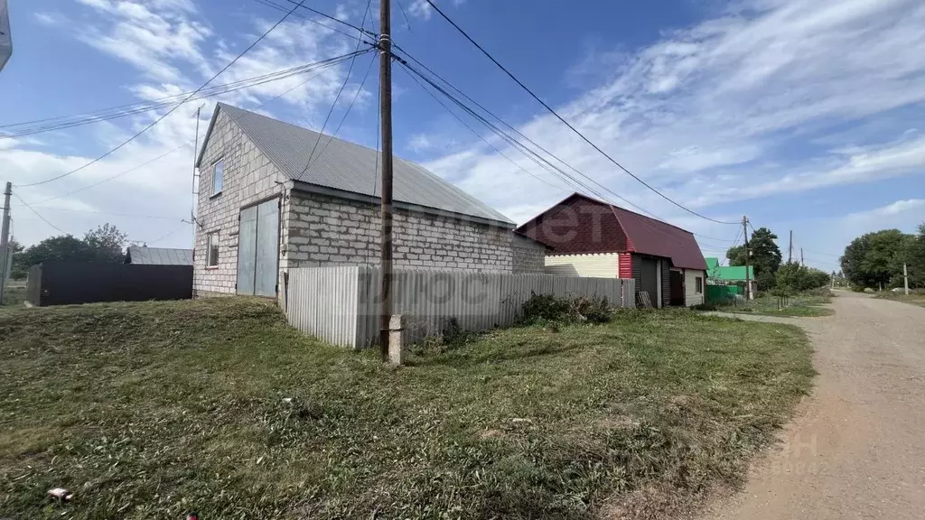 Дом в Оренбургская область, пос. Саракташ ул. Победы, 97 (98 м) - Фото 1