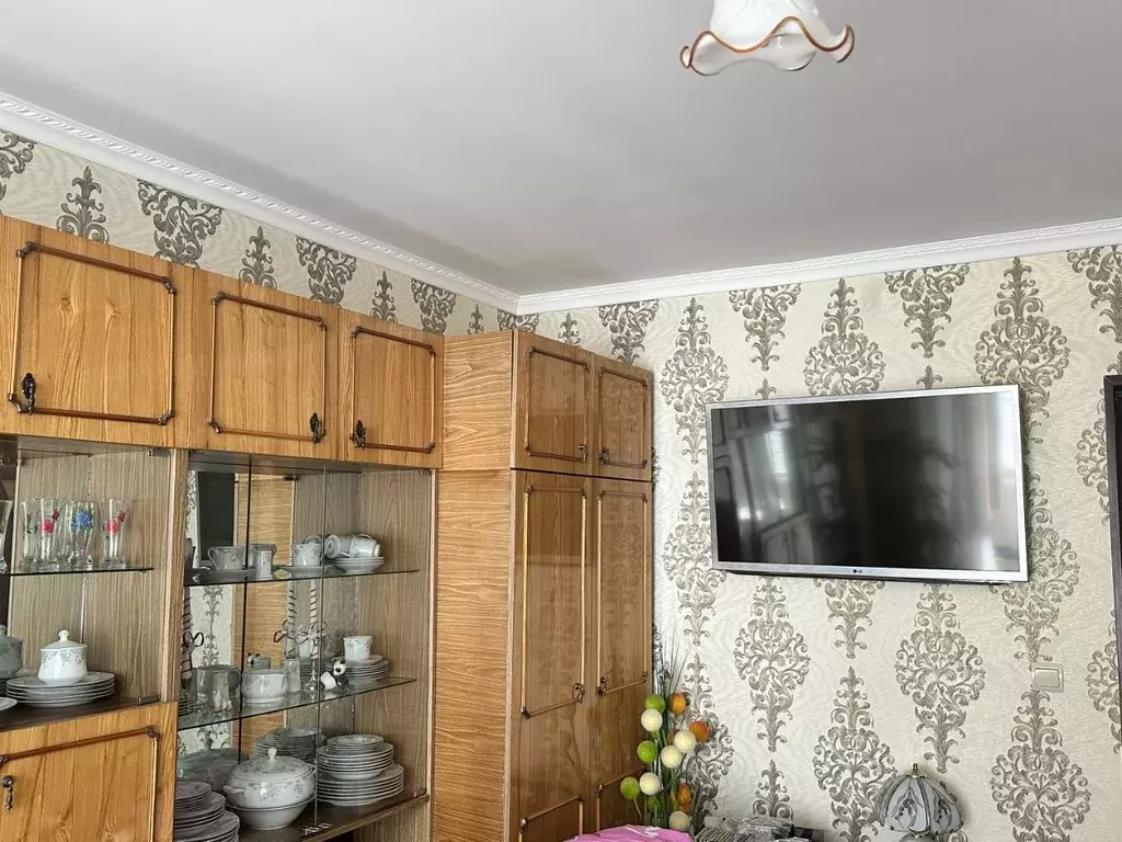 2-к кв. Белгородская область, Губкин ул. Дзержинского, 115А (60.0 м) - Фото 0