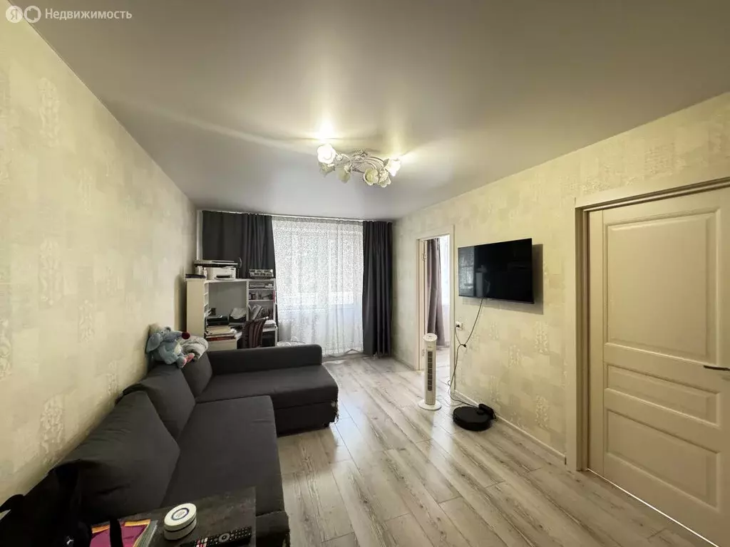 4-комнатная квартира: Знамя Октября, 11 (61.3 м) - Фото 0