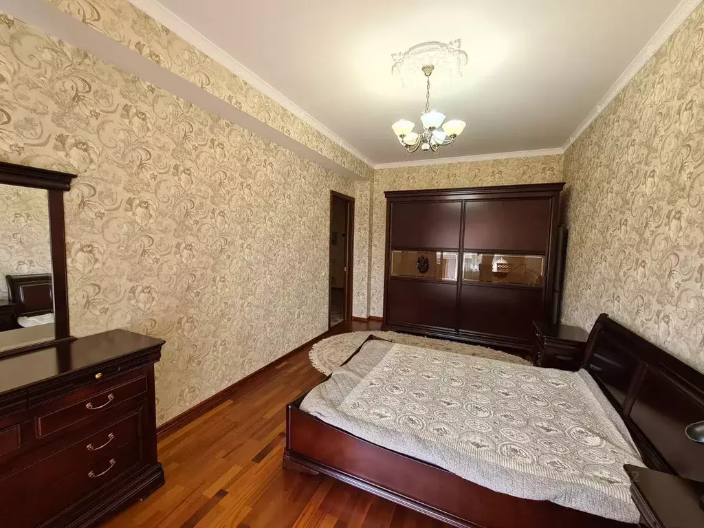 3-к кв. Дагестан, Махачкала ул. Времена Года, 15 (200.0 м) - Фото 1