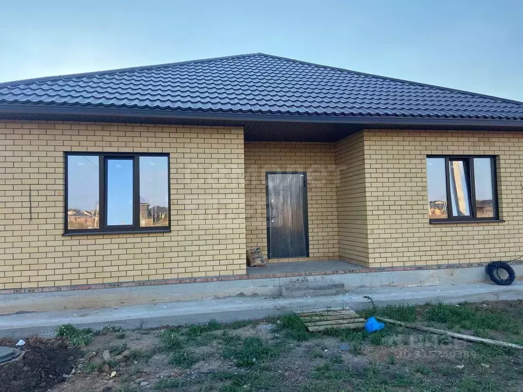 Дом в Оренбургская область, Соль-Илецк ул. Шолохова, 15 (80 м) - Фото 1