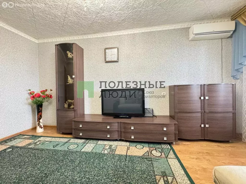 3-комнатная квартира: Астрахань, улица Победы, 54 (66.5 м) - Фото 1
