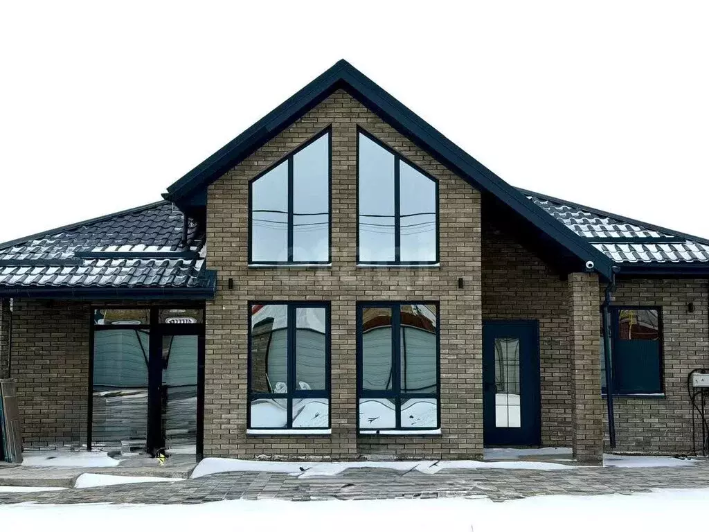 Дом в Трудовское сельское поселение, посёлок Айкаван, улица В. ... - Фото 0