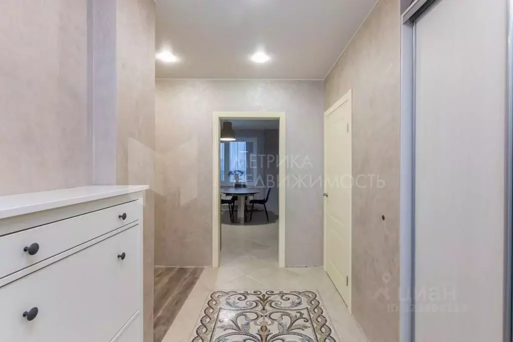 2-к кв. Тюменская область, Тюмень ул. Федюнинского, 64к1 (64.0 м) - Фото 1