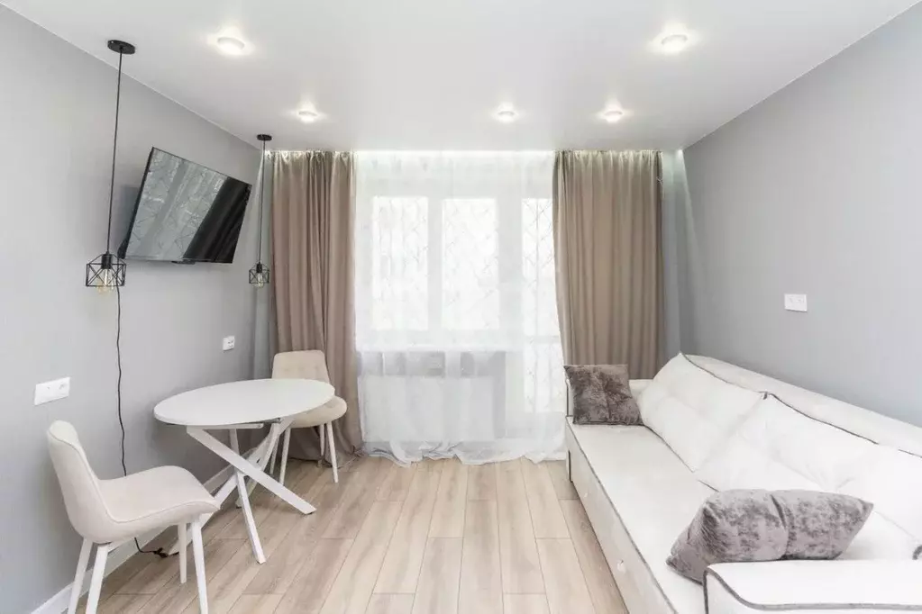 Студия Тюменская область, Тюмень ул. Валентины Трофимовой, 12 (28.8 м) - Фото 1