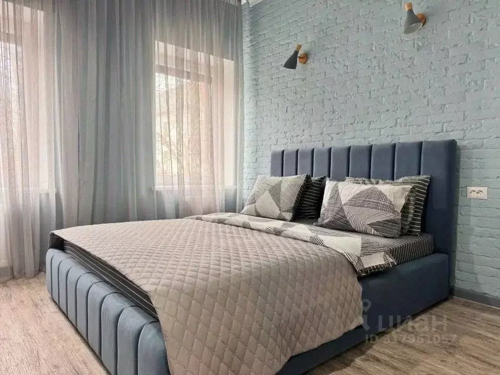 1-к кв. Ставропольский край, Пятигорск ул. Дзержинского, 5 (77.0 м) - Фото 1