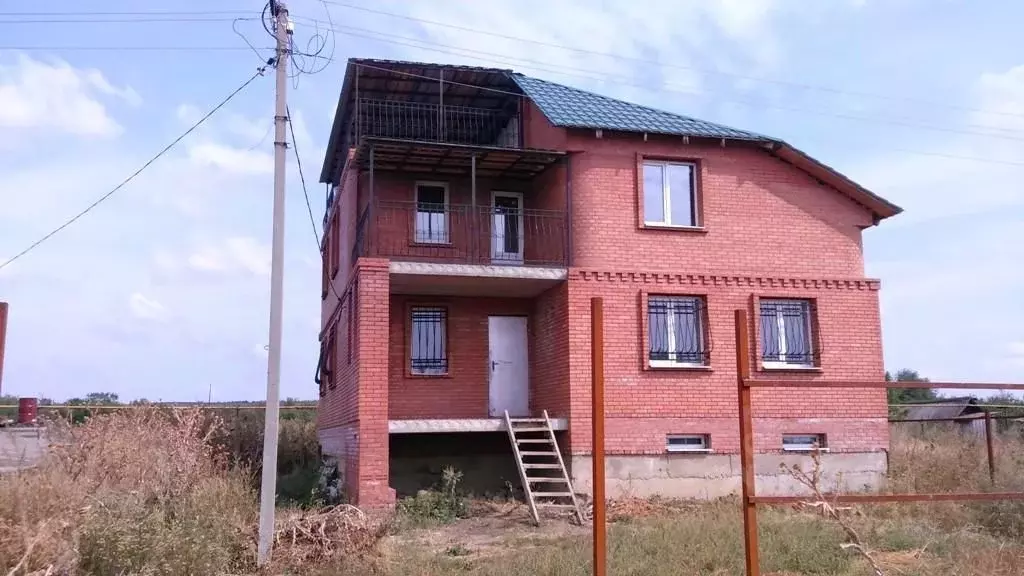 Дом в Саратовская область, Воскресенский район, Елшанское ... - Фото 0