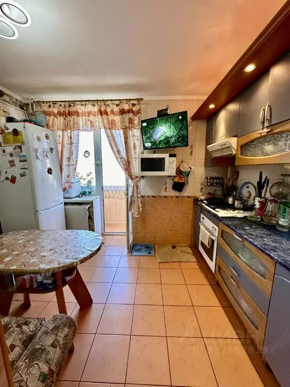 2-к кв. Крым, Феодосия ул. Челнокова, 96 (56.4 м) - Фото 1