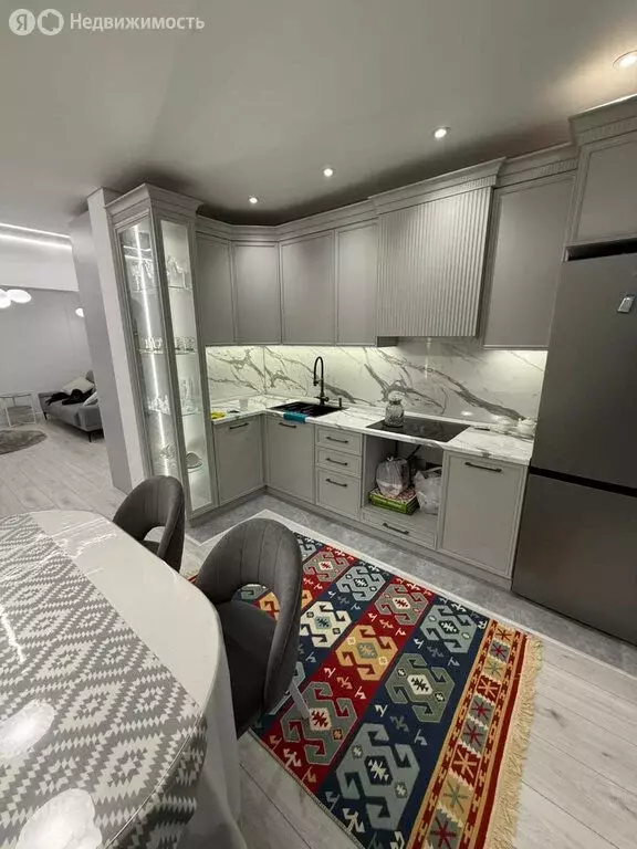 3-комнатная квартира: Каспийск, улица Магомедали Магомеджановa, 18 (80 ... - Фото 1