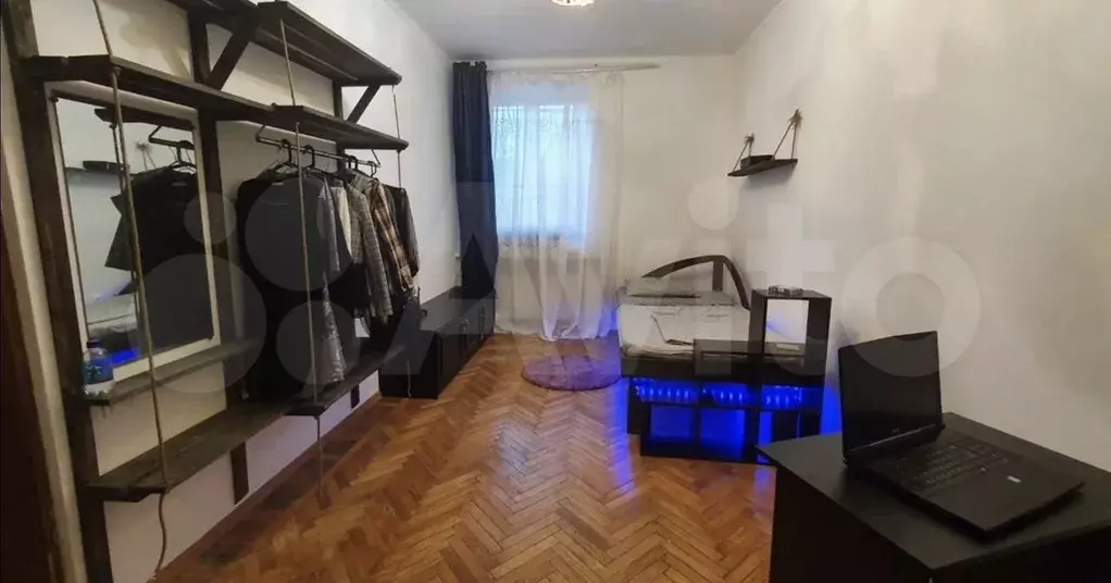 Комната 18 м в 3-к., 1/3 эт. - Фото 0