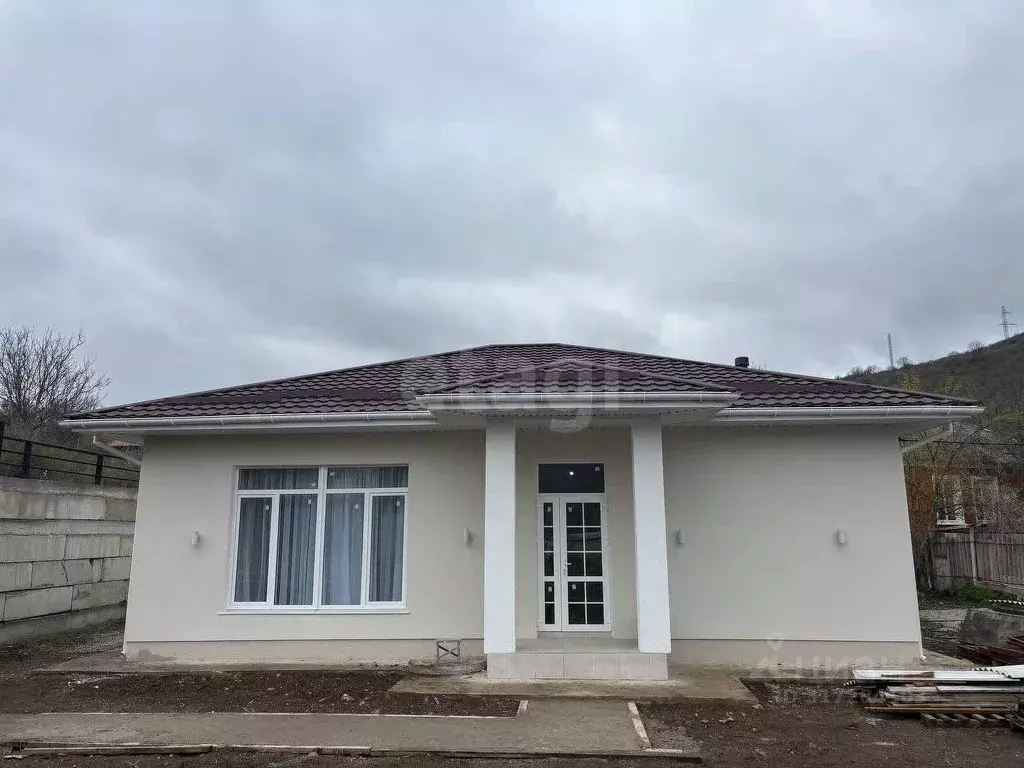 Дом в Крым, Симферопольский район, Добровское с/пос, с. Пионерское ул. ... - Фото 1