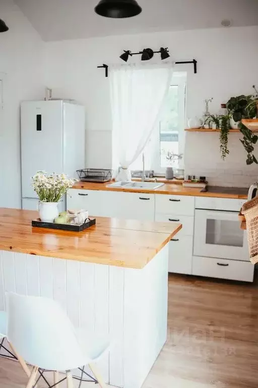 Дом в Свердловская область, Екатеринбург ул. Мустая Карима, 48 (95 м) - Фото 1