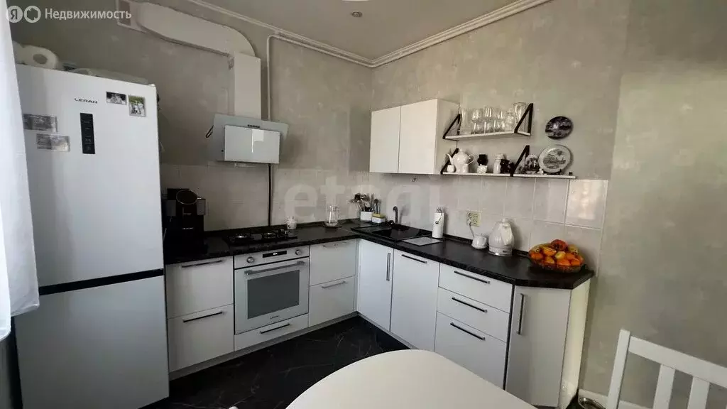 3-комнатная квартира: Челябинск, улица Мира, 26 (62.8 м) - Фото 1