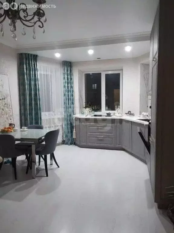 3-комнатная квартира: Абакан, улица Авиаторов, 6 (90 м) - Фото 1