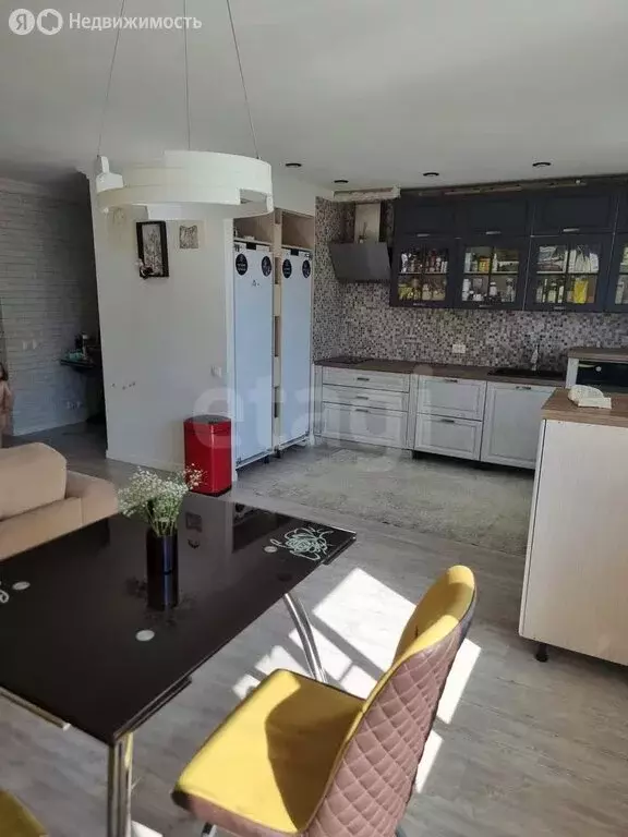 3-комнатная квартира: Елизово, улица Виталия Кручины, 36/1 (64.7 м) - Фото 1