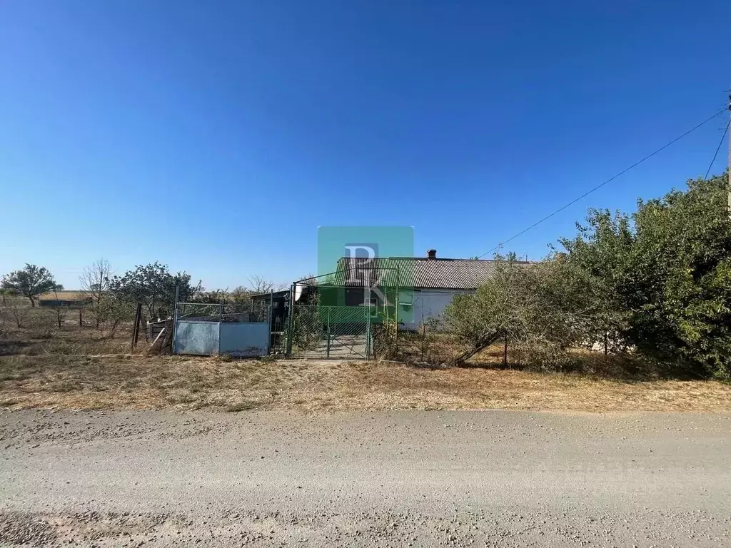 Дом в Крым, Черноморский район, Новоивановское с/пос, с. Хмелево ул. ... - Фото 2