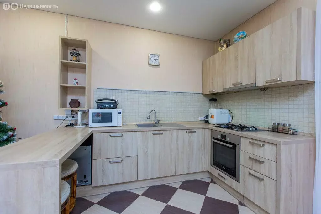 Дом в Соль-Илецк, улица Победы, 61 (190.7 м) - Фото 2