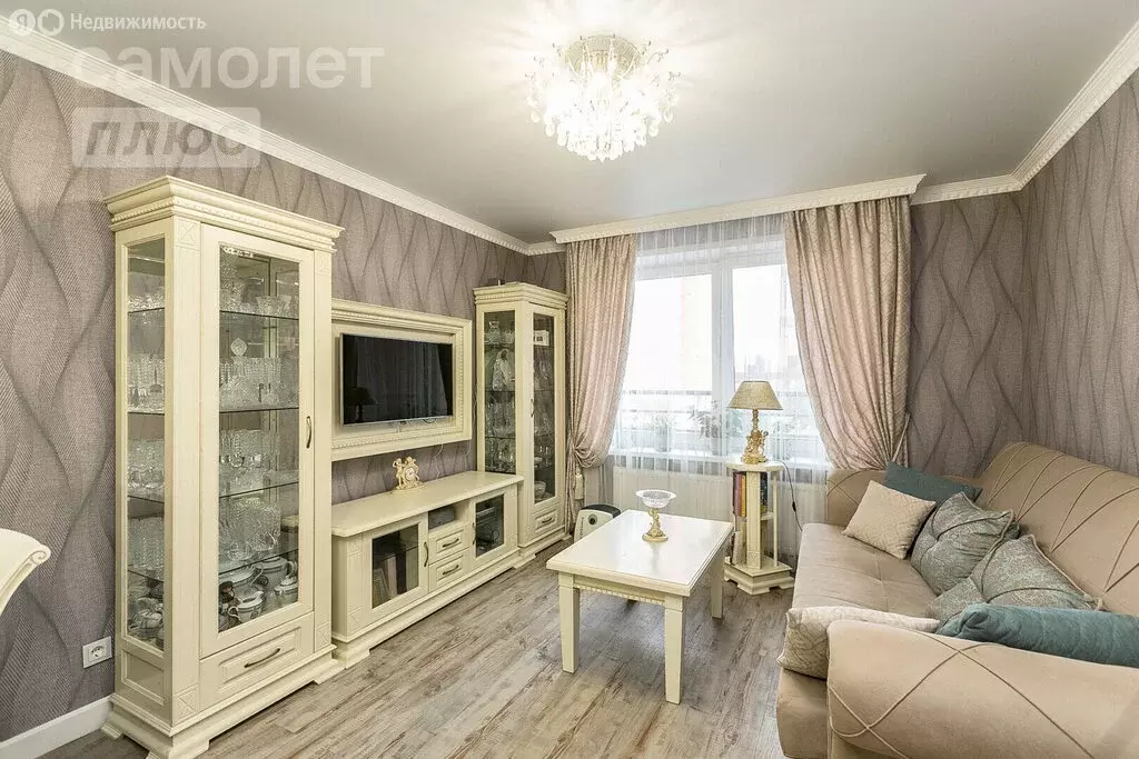 3-комнатная квартира: Тюмень, улица Ю.-Р.Г. Эрвье, 32 (80 м) - Фото 1