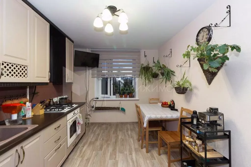 3-к кв. Тюменская область, Тюмень ул. Ратная, 1 (70.3 м) - Фото 1