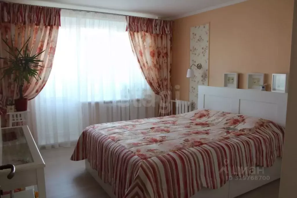 3-к кв. Тюменская область, Тюмень ул. Бориса Опрокиднева, 12 (89.9 м) - Фото 0