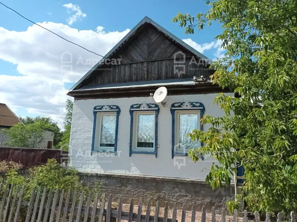 Дом в Волгоградская область, Светлоярский район, с. Цаца Камышинская ... - Фото 0