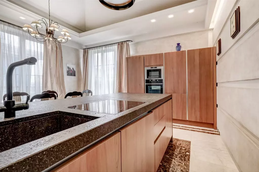 Продаётся 4-к квартира, 180 м - Фото 1