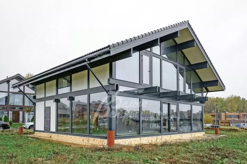 Дом в Москва д. Нижнее Валуево, ул. Ликовка, 7 (293 м) - Фото 1