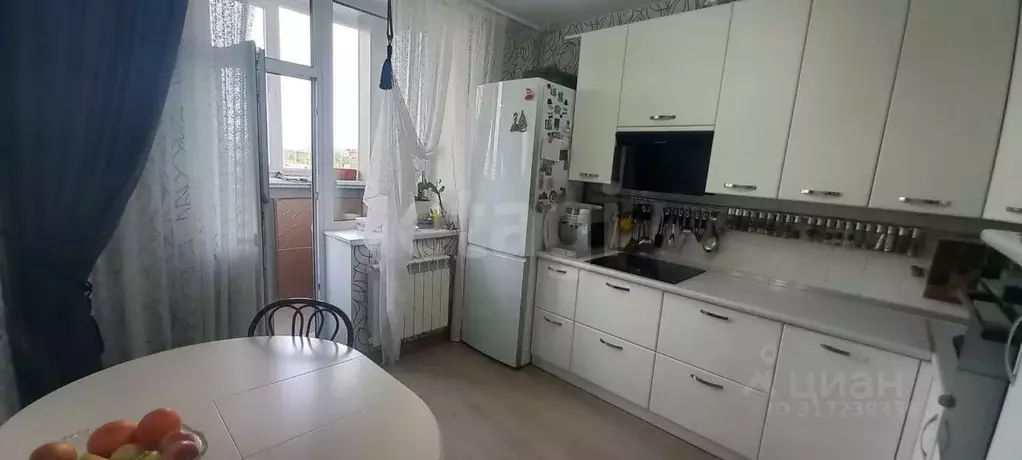 2-к кв. Омская область, Омск ул. 3-я Енисейская, 28 (56.6 м) - Фото 1