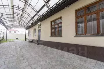 Дом в Кабардино-Балкария, Нальчик Кабардинская ул., 117 (150 м) - Фото 1