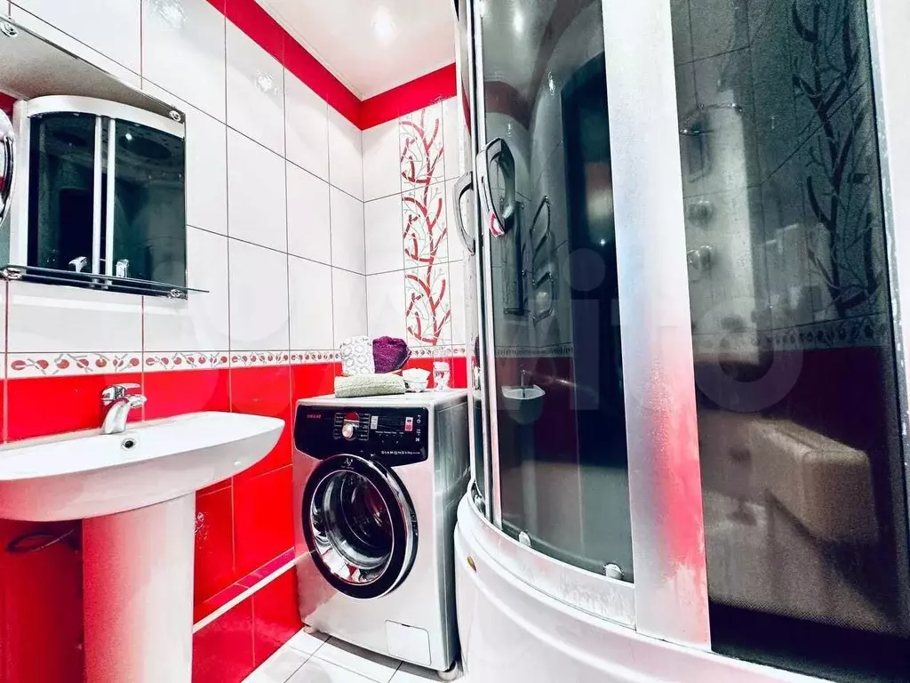 10 и более-к. квартира, 54 м, 3/9 эт. - Фото 1