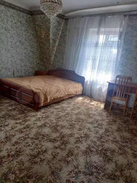 Комната 20м в 4-к., 2/2эт. - Фото 0