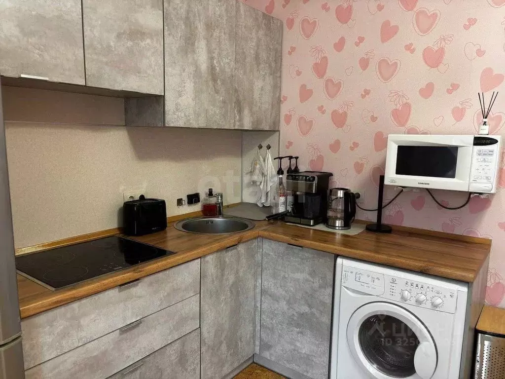 1-к кв. Тюменская область, Тюмень ул. 50 лет Октября, 1 (52.0 м) - Фото 2