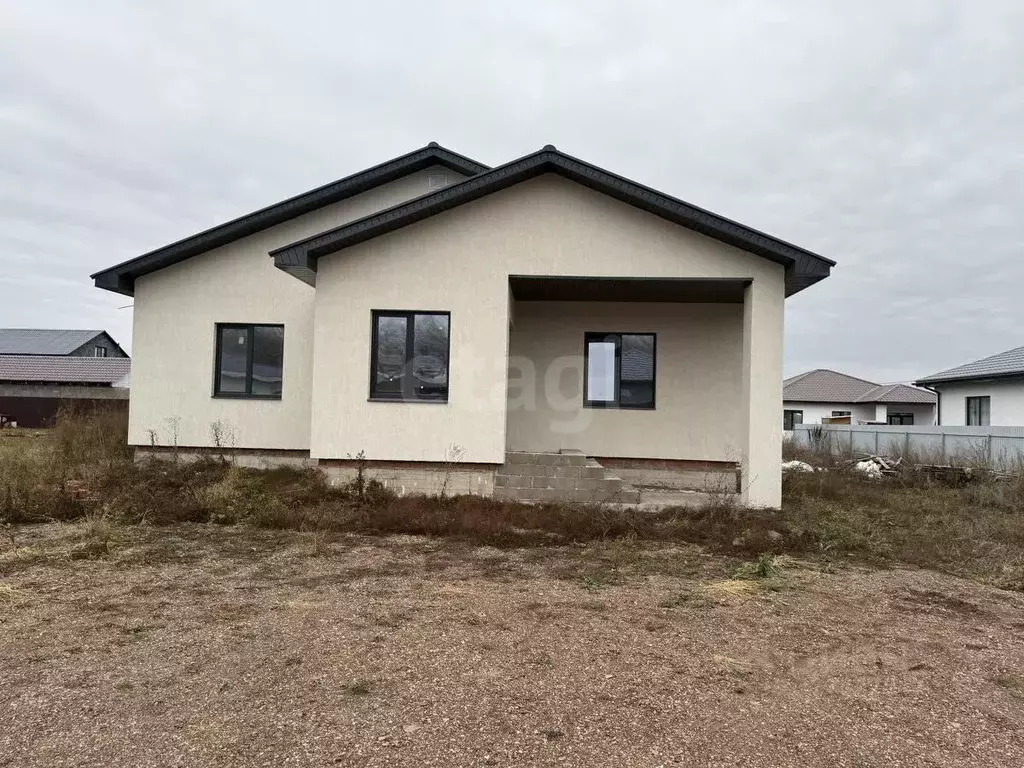 Дом в Башкортостан, Стерлитамакский район, Казадаевский сельсовет, с. ... - Фото 1