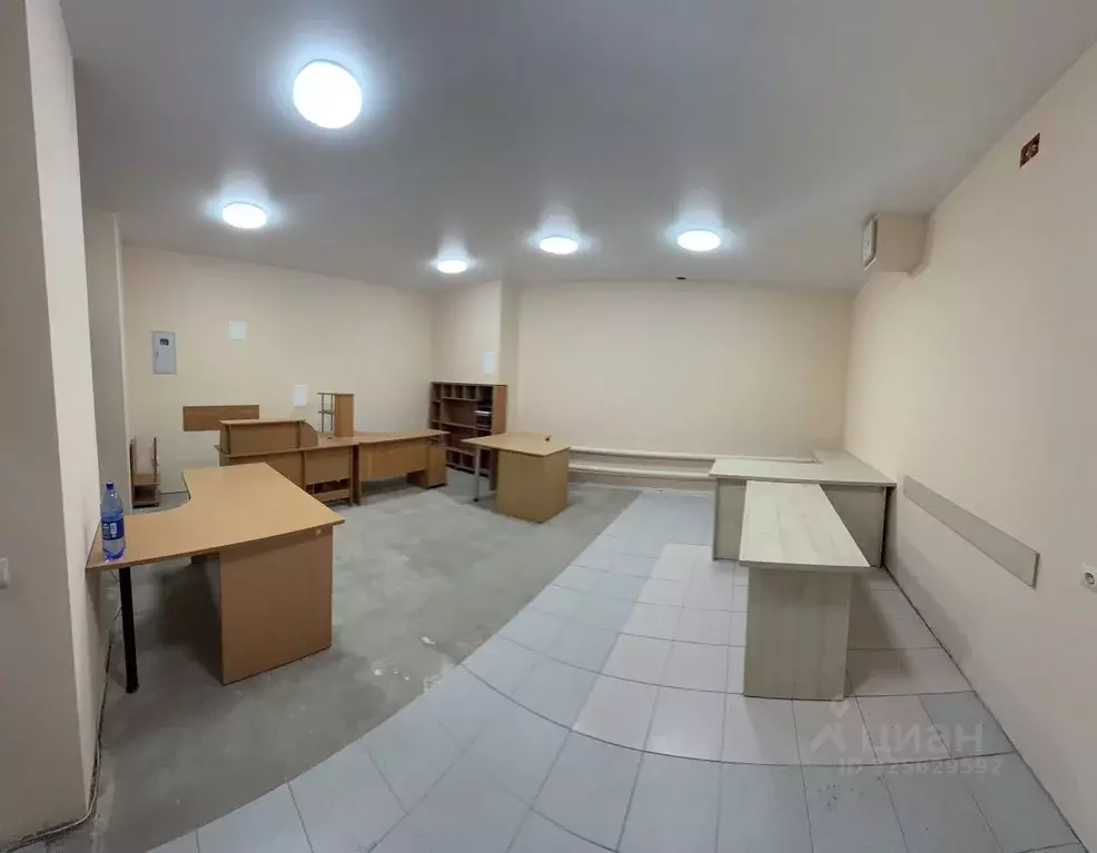 Офис в Севастополь ул. Коммунистическая, 11 (100 м) - Фото 2