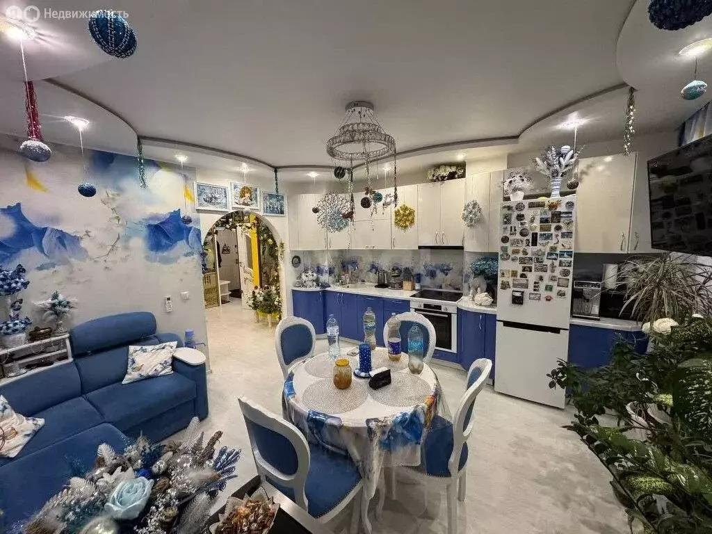 2-комнатная квартира: Тюмень, улица Федюнинского, 64 (72.8 м) - Фото 1