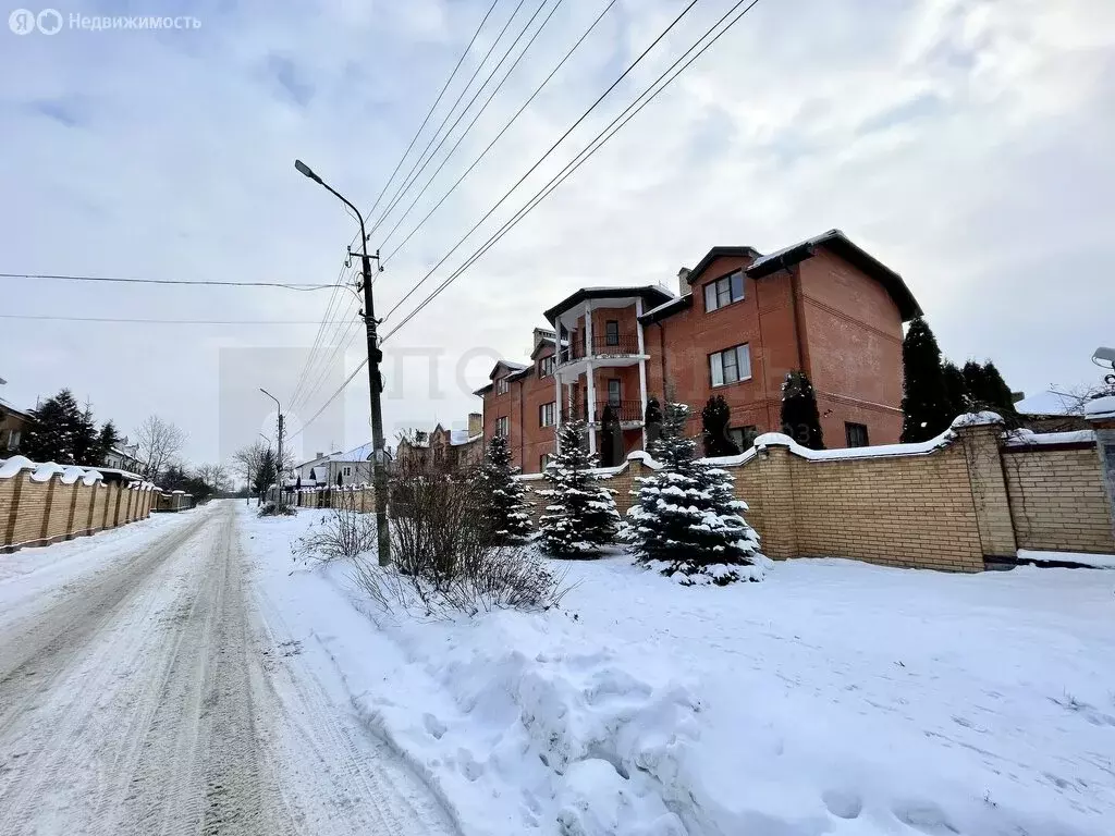 Дом в Великий Новгород, район Софийская сторона, улица Строителей, 9 ... - Фото 1