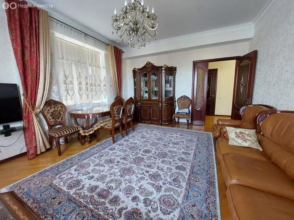 3-комнатная квартира: Махачкала, улица Гайдара Гаджиева, 22А (116 м) - Фото 1