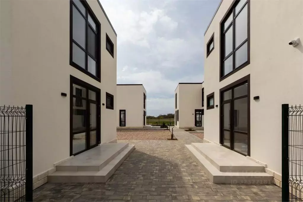 Дом в Крым, Черноморский район, Оленевское с/пос, с. Оленевка ул. ... - Фото 1