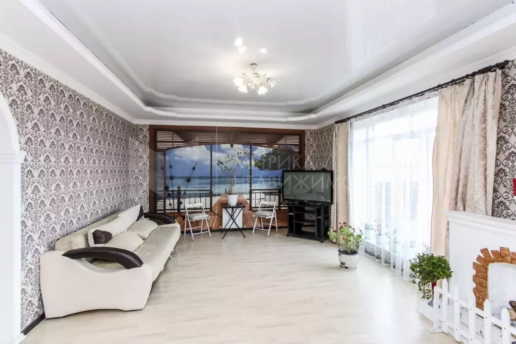 Коттедж в Тюменская область, Тюмень ул. Армизонская, 30 (204 м) - Фото 1