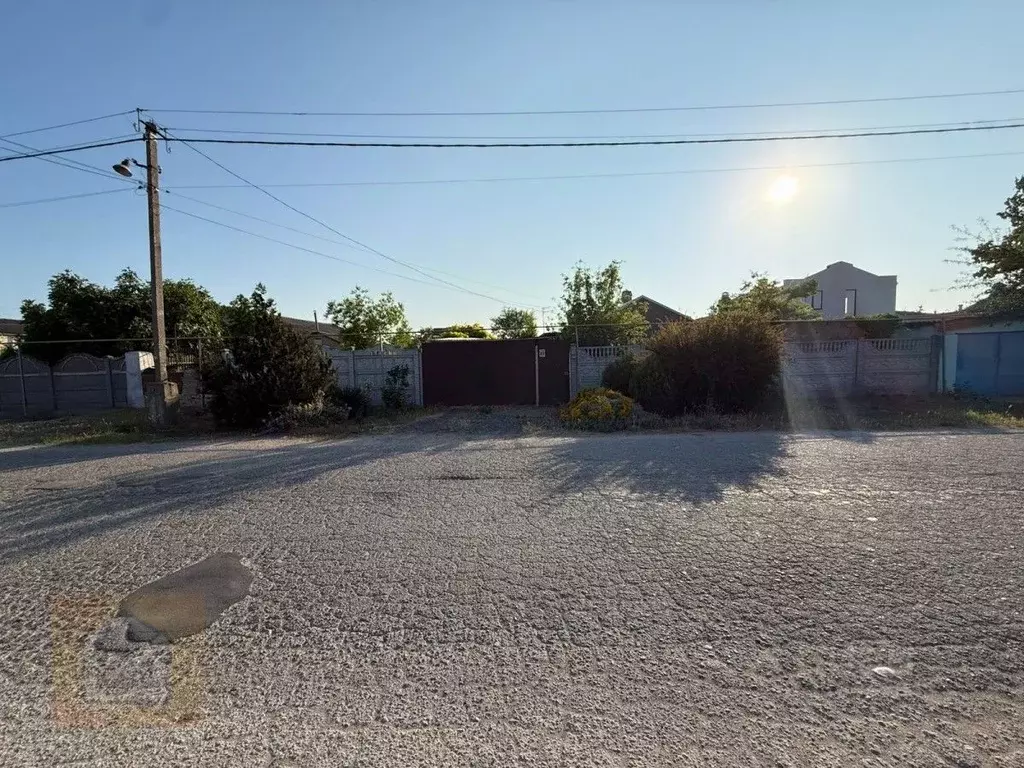 Участок в Крым, Евпатория городской округ, Заозерное пгт ул. Олега ... - Фото 0