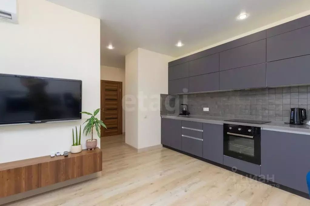 1-к кв. Тюменская область, Тюмень ул. Пожарных и Спасателей, 5 (46.4 ... - Фото 1