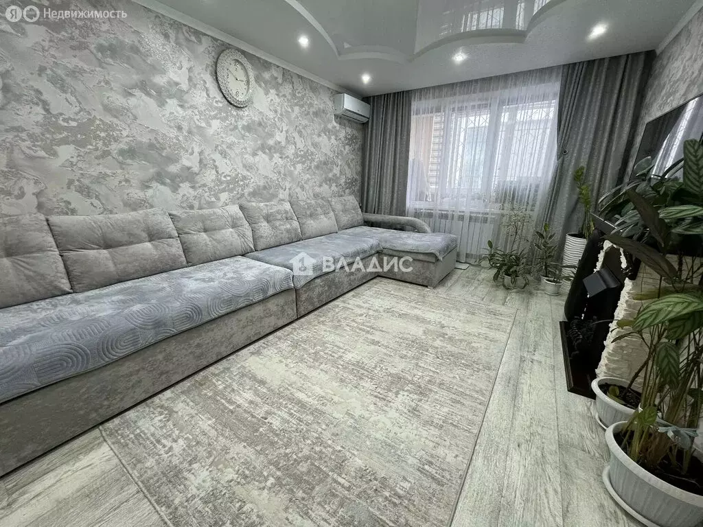 2-комнатная квартира: Нижнекамск, улица Рифката Гайнуллина, 6 (57 м) - Фото 1