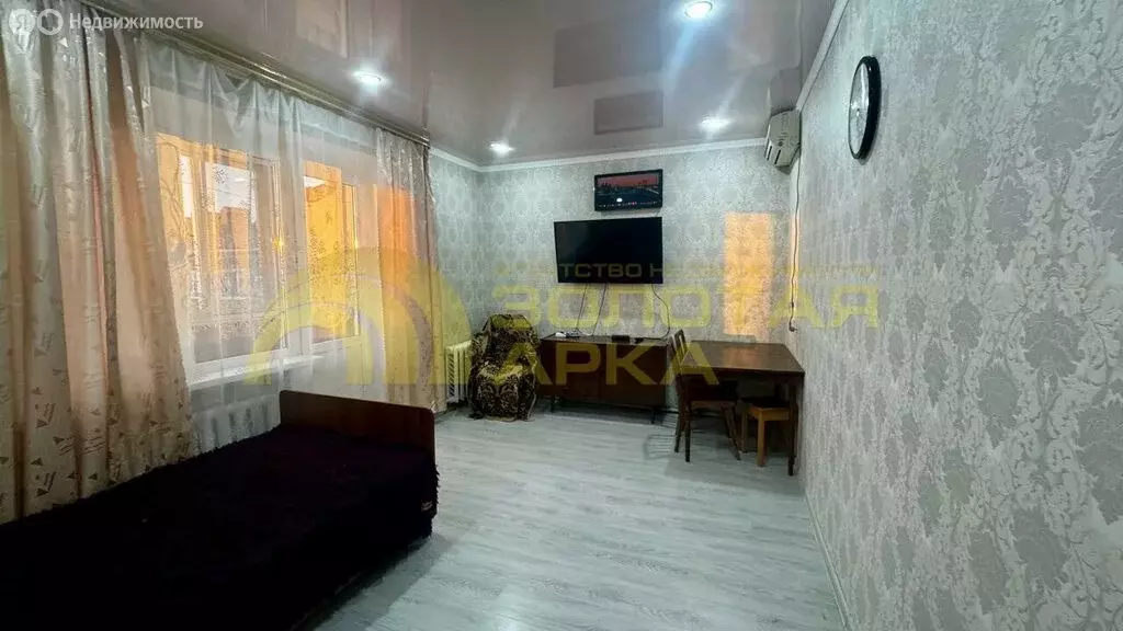Квартира-студия: станица Полтавская, улица Ленина, 233 (40.9 м) - Фото 0