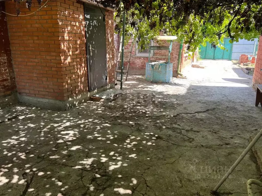 Дом в Ростовская область, Неклиновский район, с. Новобессергеневка ул. ... - Фото 1