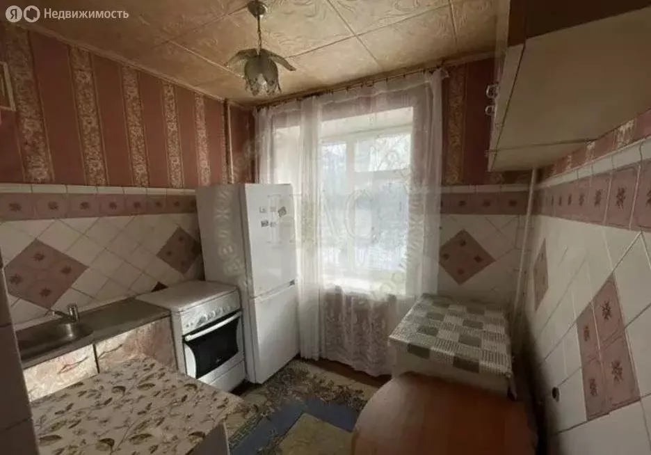 4-комнатная квартира: Курск, улица Чернышевского, 8 (61.4 м) - Фото 1